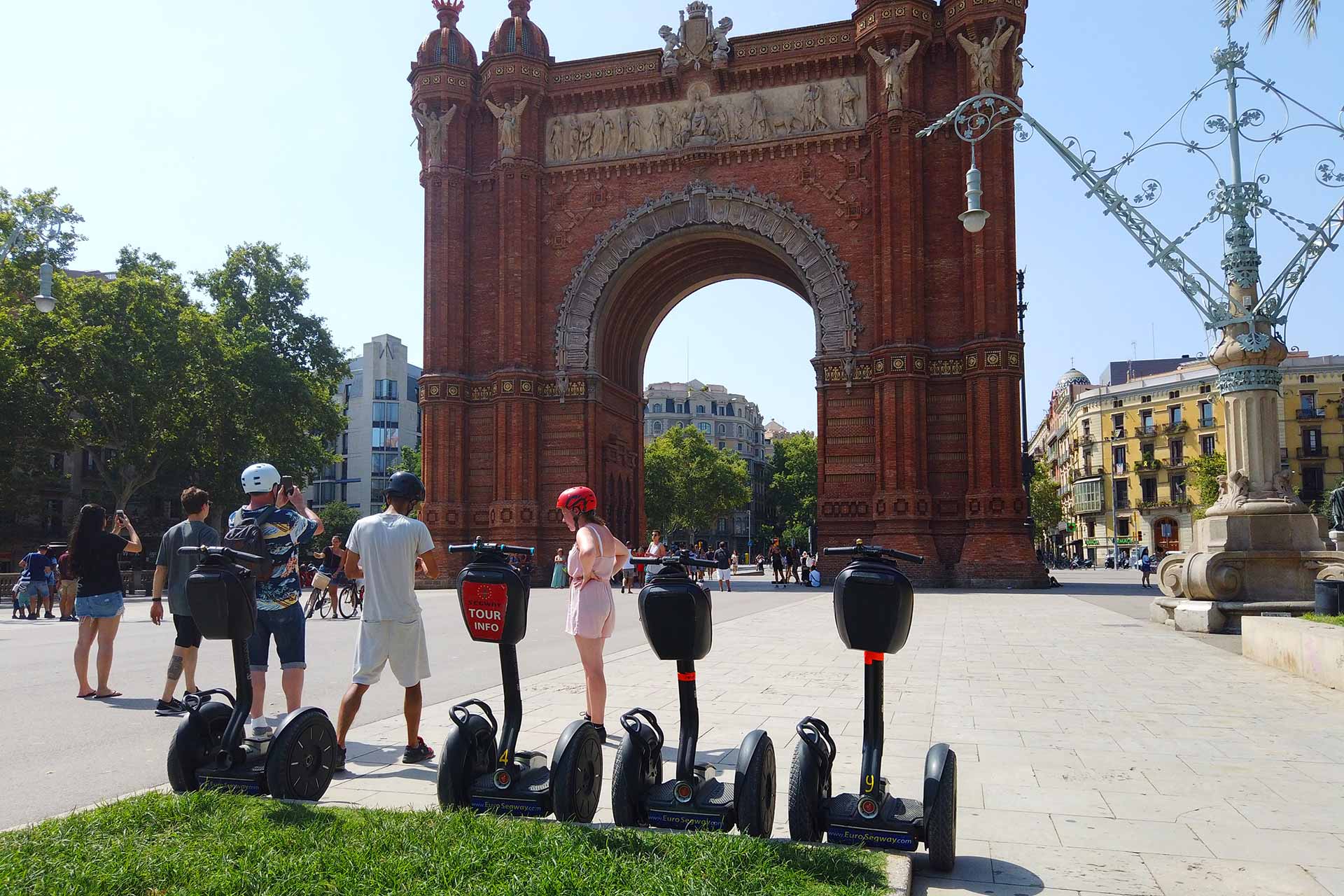 Segway Arc de Triomph tour in Barcelona