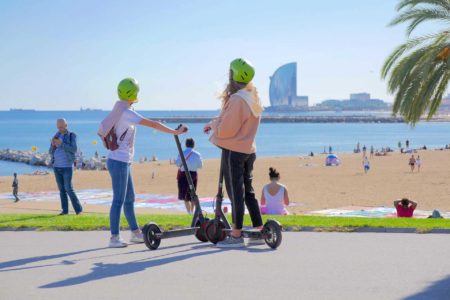 Viagem à beira-mar de eScooter por Barcelona